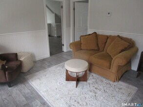 256 Seaside Ave in Milford, CT - Building Photo - Building Photo