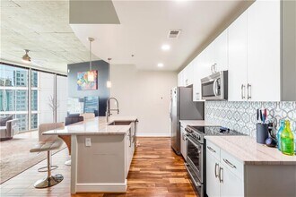 950 W Peachtree St NW in Atlanta, GA - Building Photo - Building Photo