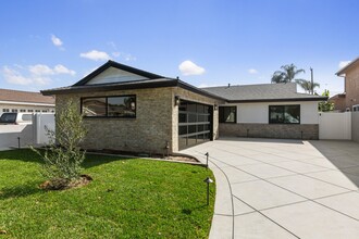 9068 Chaney Ave in Downey, CA - Foto de edificio - Building Photo