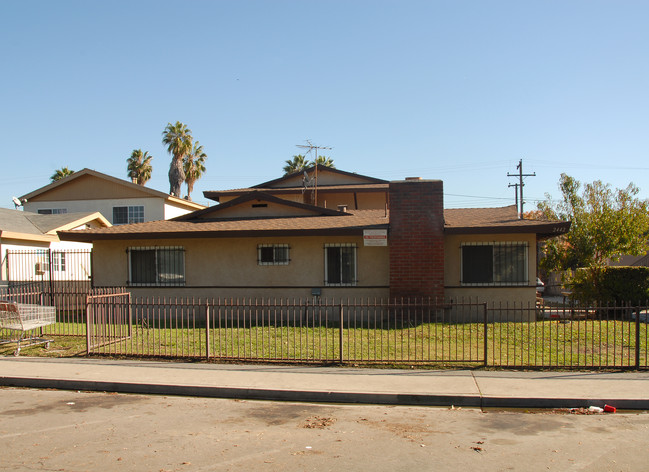 2 Quadruplexes in Pomona, CA - Building Photo - Building Photo