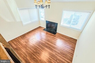 13373 Hungerford Pl in Herndon, VA - Building Photo - Building Photo