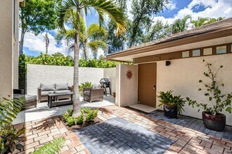 528 Retreat Dr in Naples, FL - Building Photo - Building Photo