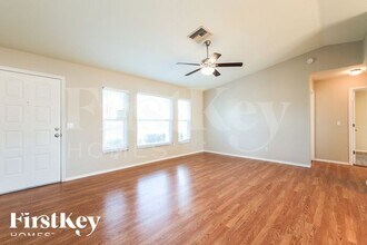 306 SE 15th St in Cape Coral, FL - Foto de edificio - Building Photo