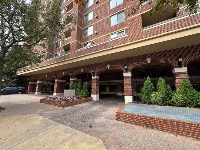 property at 1276 N Wayne St