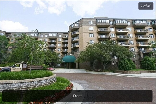 2111 Wisconsin Ave NW in Washington, DC - Foto de edificio - Building Photo