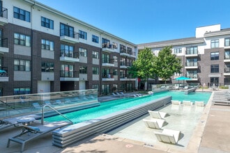 Axis 3700 in Plano, TX - Foto de edificio - Building Photo