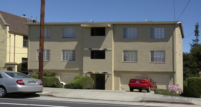 916 Macarthur Blvd in Oakland, CA - Building Photo - Building Photo