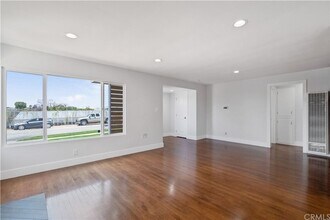 1212 W 126th St in Los Angeles, CA - Foto de edificio - Building Photo