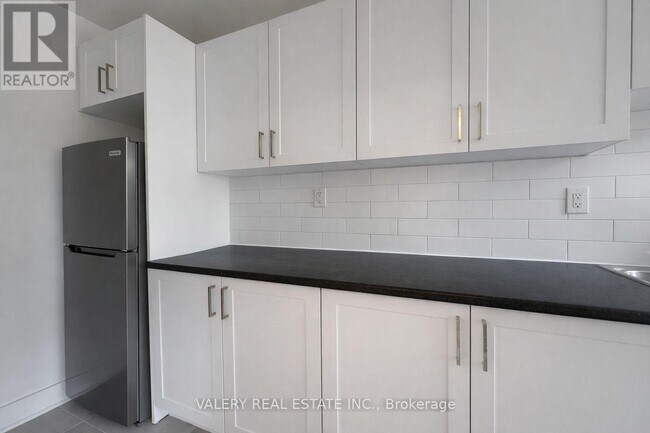 391 Sherbourne St in Toronto, ON - Building Photo - Building Photo