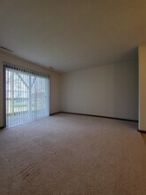 890 Grand Ave-Unit -4 in Marion, IA - Building Photo - Building Photo