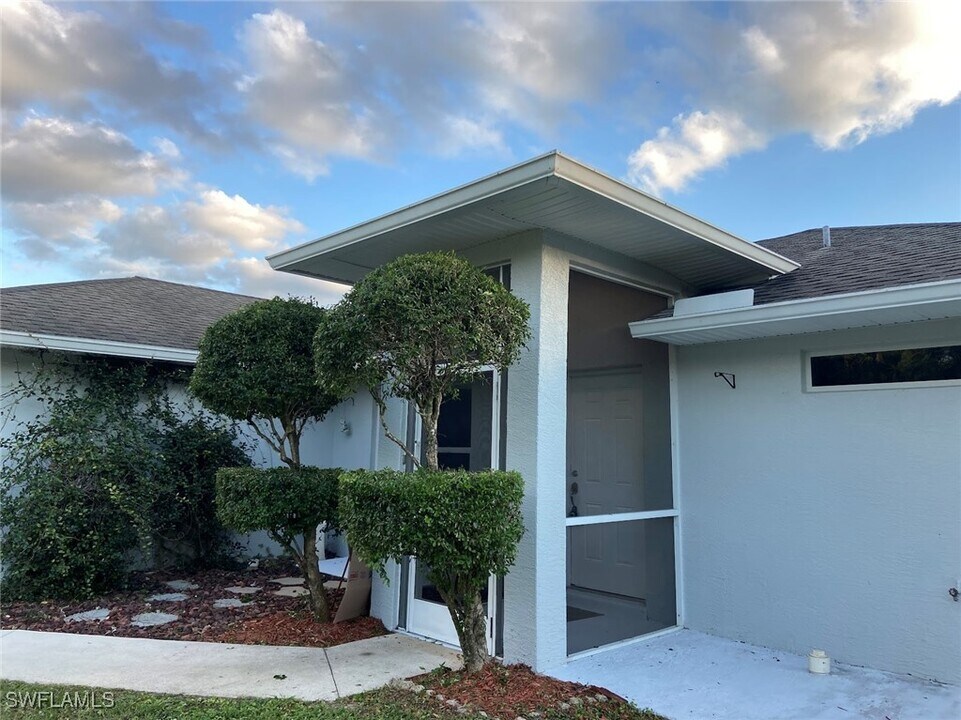 914 Avery St in Lehigh Acres, FL - Building Photo