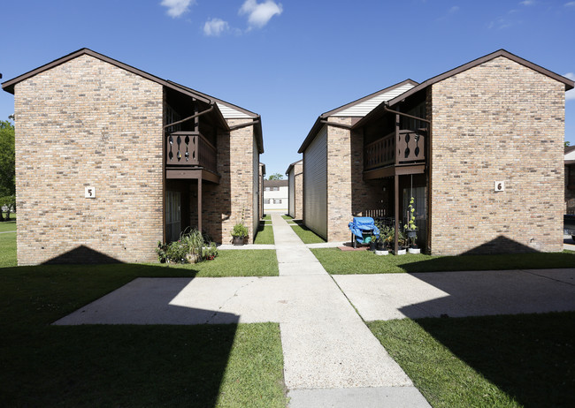 Crestwood Apartments in Houma, LA - Building Photo - Building Photo