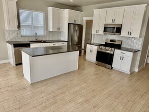 7646 S Waverly Hls Ln in West Jordan, UT - Building Photo - Building Photo