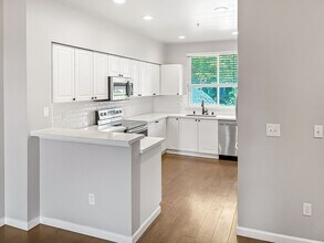 16125 Juanita Woodinville Way NE in Bothell, WA - Building Photo - Building Photo