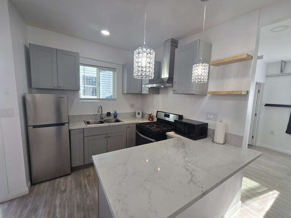 1943 Claudina Ave, Unit Claudina in Los Angeles, CA - Building Photo