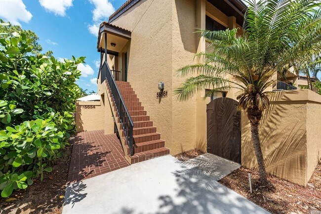 5656 Ashton Lake Dr in Sarasota, FL - Building Photo - Building Photo