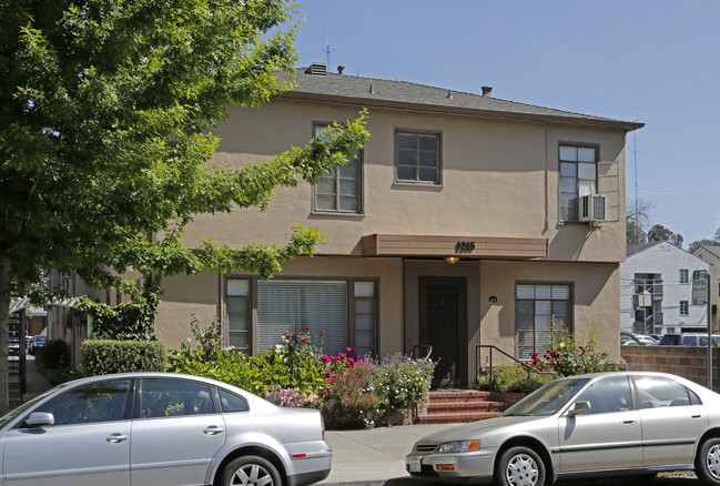 Gibbs Apartments in Sacramento, CA - Building Photo - Building Photo