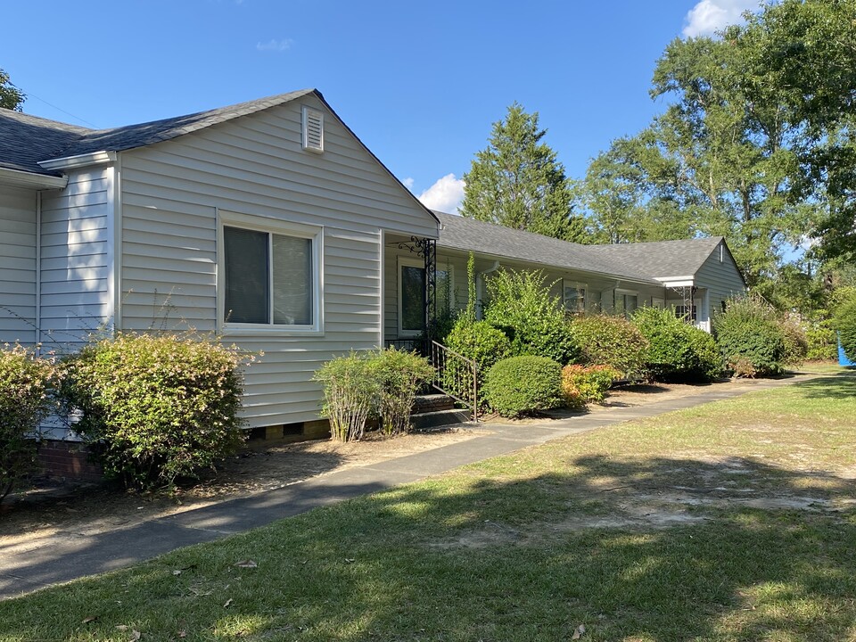 601 Cedar St, Unit 4D in Clinton, SC - Building Photo