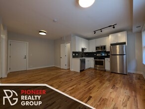 648 W Wrightwood Ave, Unit 3 in Chicago, IL - Foto de edificio - Building Photo