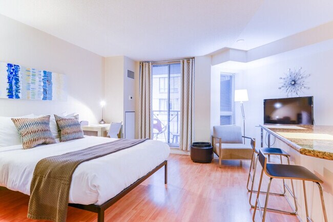 21 Nelson St, Unit SI ID1034867P in Toronto, ON - Building Photo - Building Photo