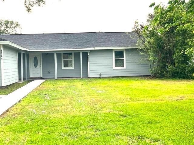 1242 Chevy Chase Dr in Angleton, TX - Building Photo - Building Photo