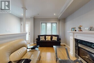 950 Greenwood Ave in Toronto, ON - Building Photo - Building Photo