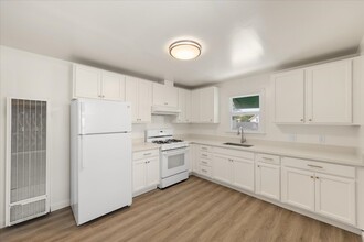 442 Madison Ave in Redwood City, CA - Building Photo - Interior Photo