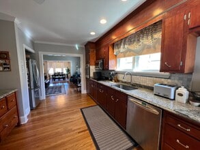 187 Nott St, Unit Nott Street Unit 2 in Wethersfield, CT - Foto de edificio - Building Photo