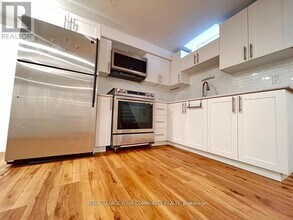 93 Starr Crescent in Aurora, ON - Building Photo - Building Photo