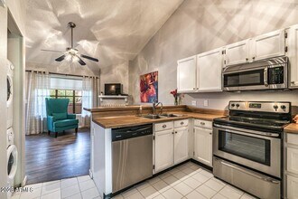 4901 E Kelton Ln in Scottsdale, AZ - Building Photo - Building Photo