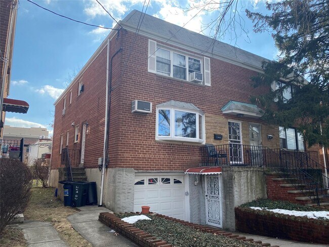 214-02-214-40 40th Ave in Queens, NY - Foto de edificio - Building Photo