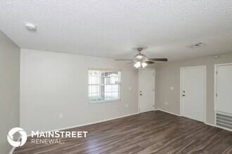 944 S Kentucky Ave in Rockledge, FL - Foto de edificio - Building Photo