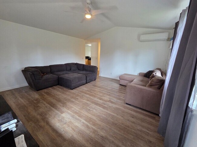 615 Kuu Home Pl in Kihei, HI - Building Photo - Building Photo