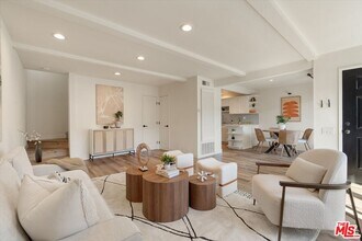 2516 Arizona Ave in Santa Monica, CA - Building Photo - Building Photo