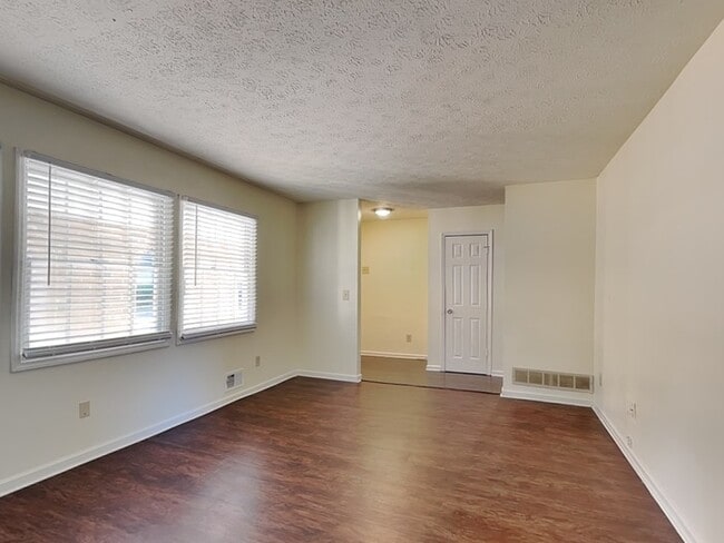 105 Feldwood Pines St in College Park, GA - Building Photo - Building Photo