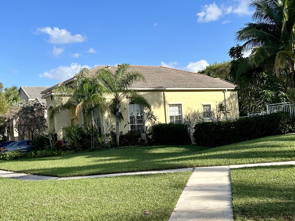 9680 Wyeth Ct in West Palm Beach, FL - Building Photo