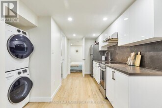 233 Kingston Rd in Toronto, ON - Building Photo - Building Photo