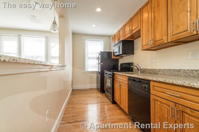 136 Highland Ave in Somerville, MA - Foto de edificio - Building Photo