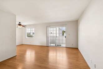 700 E Cedar Ave in Burbank, CA - Building Photo - Building Photo