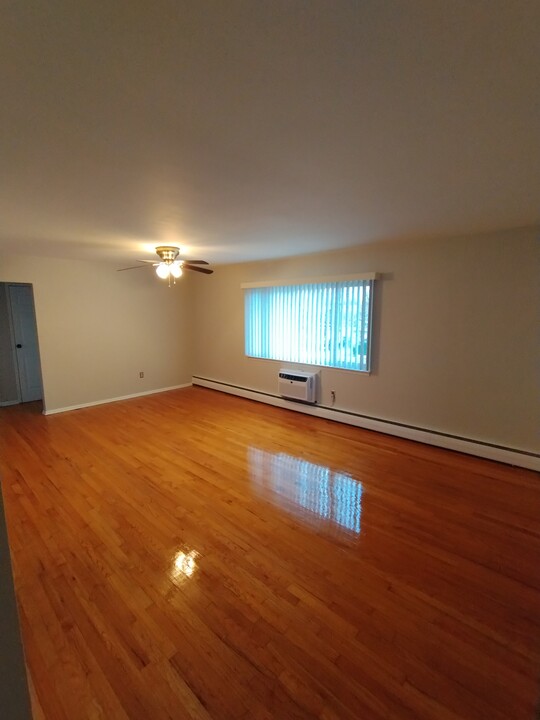 3 Myrtle Ave, Unit Laurel Gardens  3 B in Eatontown, NJ - Building Photo