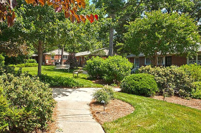 Glen Lennox Apartments in Chapel Hill, NC - Building Photo - Building Photo