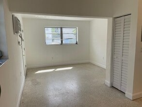 585 SW 13th Ave, Unit 2 in Miami, FL - Building Photo - Building Photo