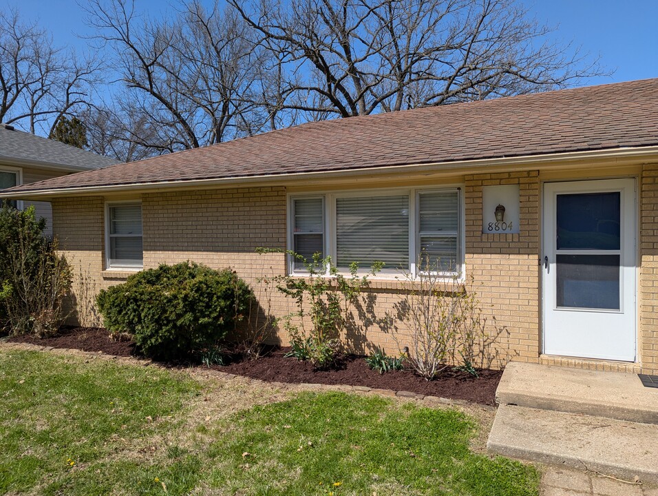 8804 West 48th Terrace in Merriam, KS - Building Photo
