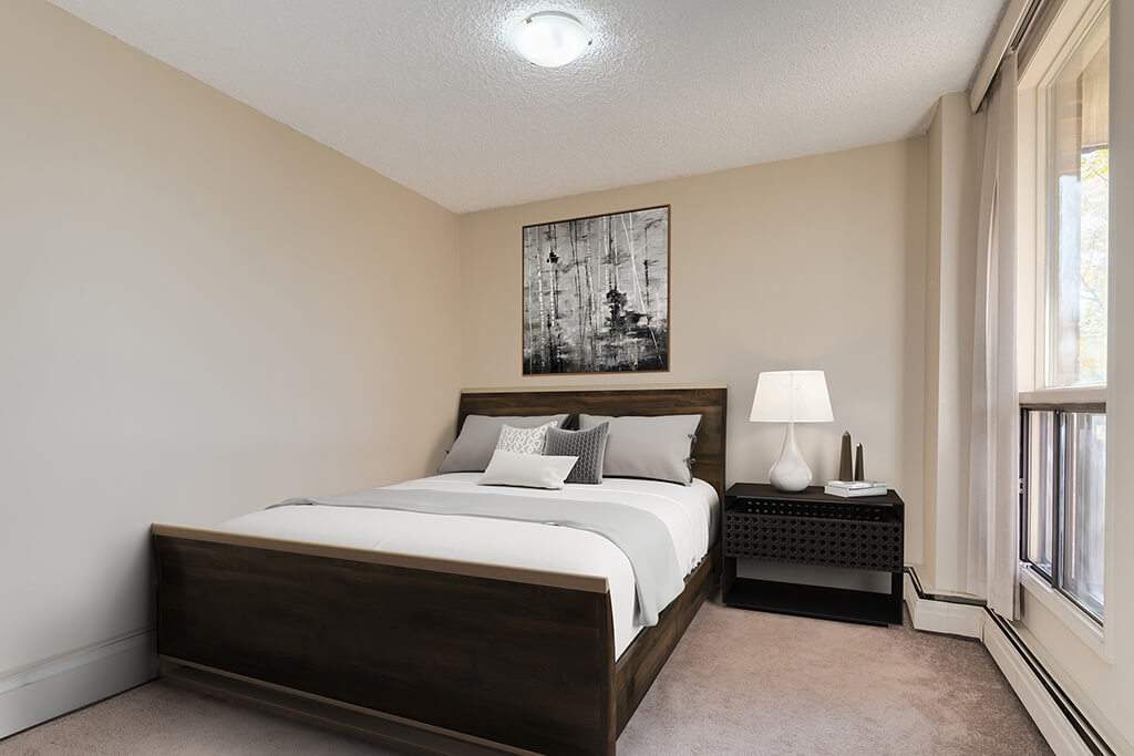 Belmont House in Calgary, AB - Building Photo