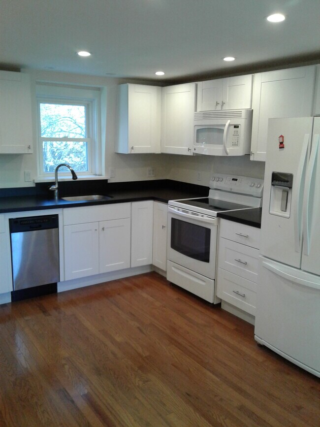 27 Potter St Apartments and Nearby Newport Apartments For Rent Newport, RI