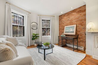 15 Concord Sq, Unit 1A in Boston, MA - Building Photo - Building Photo