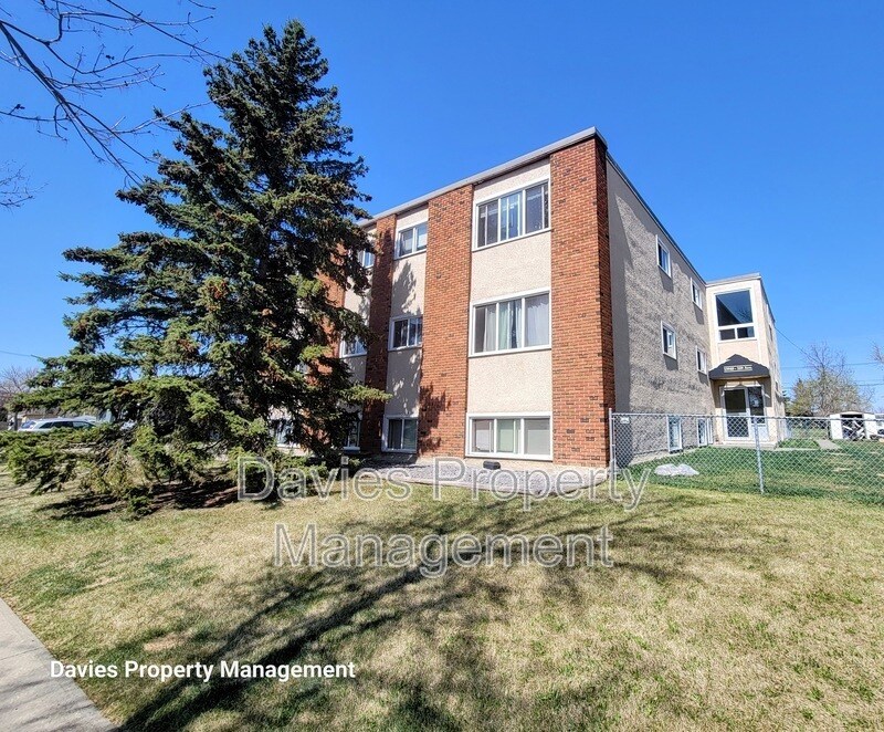 15940-15109 109 Ave in Edmonton, AB - Building Photo