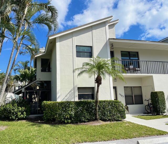 1303 Clubhouse Cir in Jupiter, FL - Foto de edificio - Building Photo