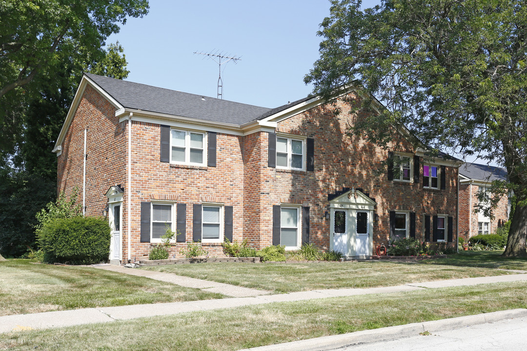 620 Roxbury Ct in Oregon, OH - Building Photo