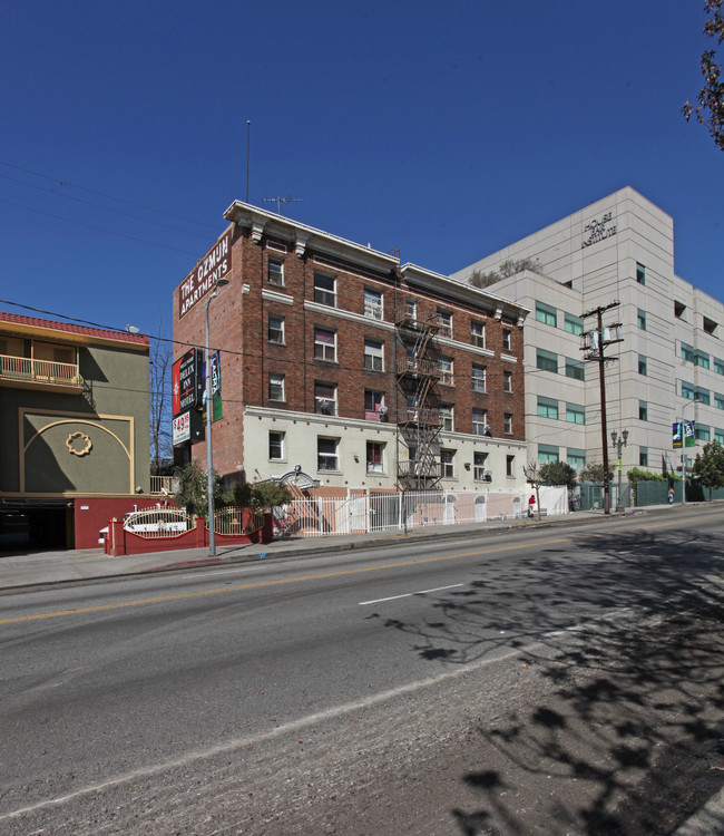 Ozmun Apartments in Los Angeles, CA - Foto de edificio - Building Photo